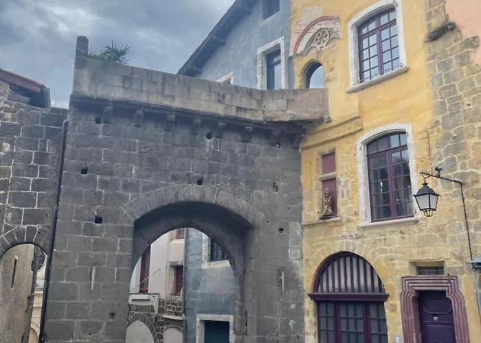 Aux Portes Du Mont Anis
