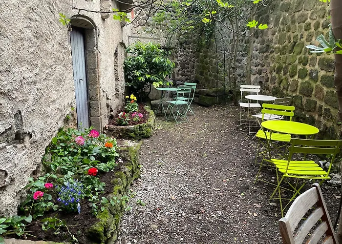 Aux Portes Du Mont Anis